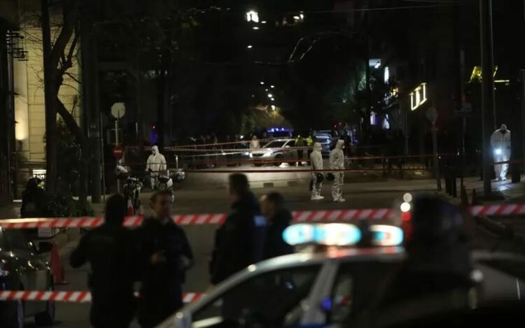 Според разследващите нашенецът и двама албанци са осигурили оръжието за разстрела.