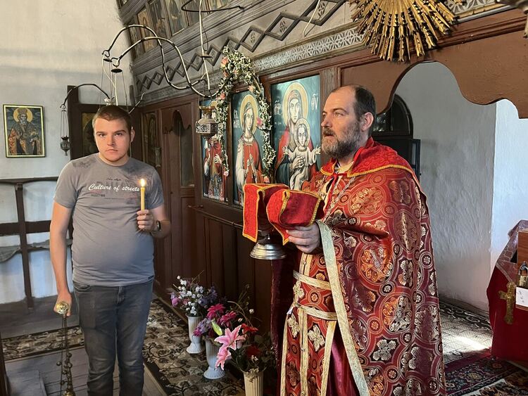 В с. Мандра почетоха света Марина. Раздадоха курбан, приготвен с лековита вода от аязмото