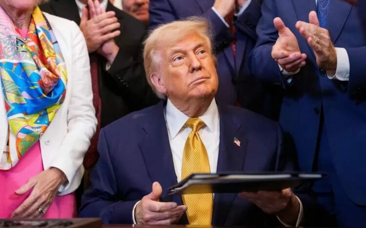 Тръмп нарече съпартийци „глупави републиканци“ и „слабаци“