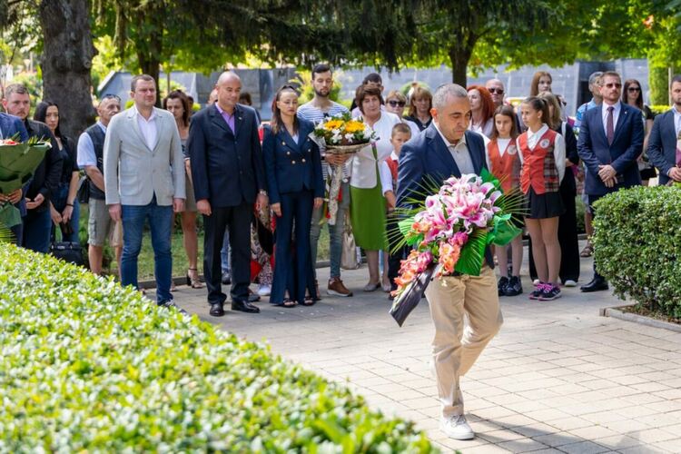 С тържествена общоградска церемония Перник отбеляза 188 години от рождението на Васил Левски