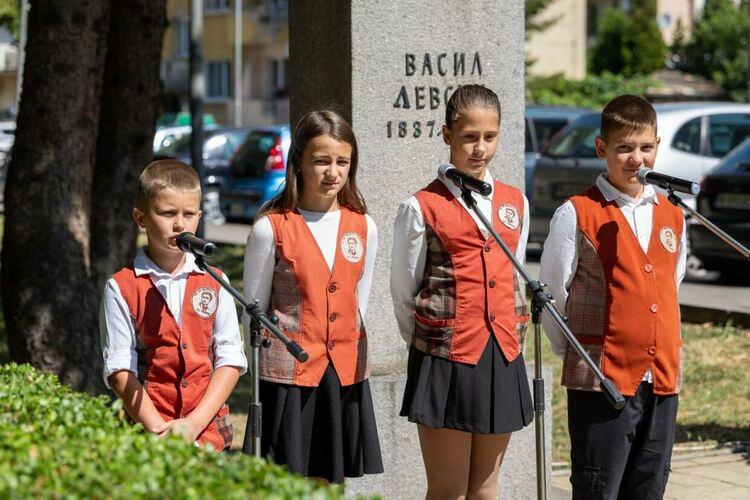 С тържествена общоградска церемония Перник отбеляза 188 години от рождението на Васил Левски