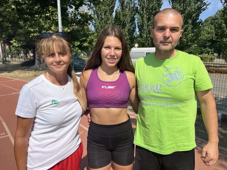 Анна-Мария Петкова с треньорите си Димитрия Найденова и Павел Иванов