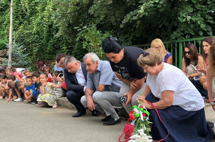 Областният управител Захари Сираков отдаде почит към Апостола на свободата