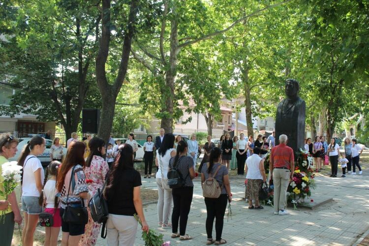 Димитровград почете 188 години от рождението на Васил Левски