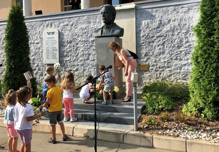 Областният управител Захари Сираков отдаде почит към Апостола на свободата