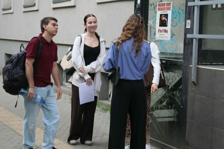 „Не знаем с какви оценки завършват децата ни“ или елекронните дневници на МОН