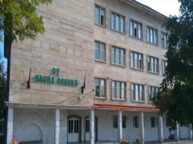 Допуснаха 18 кандидати за училищни директори, двама отпаднаха