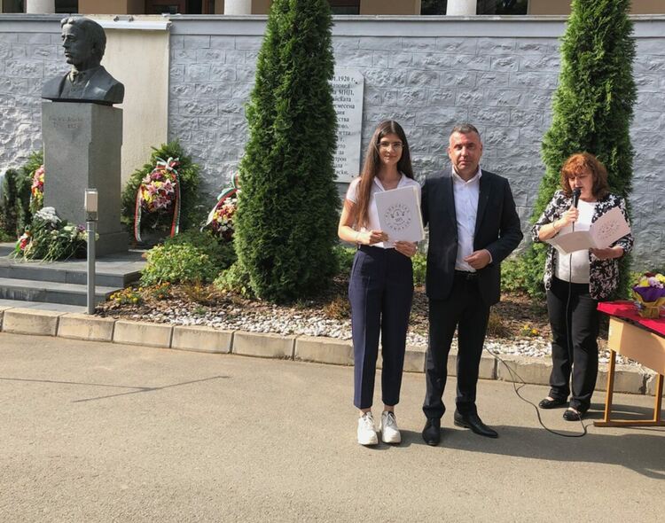 Областният управител Захари Сираков отдаде почит към Апостола на свободата