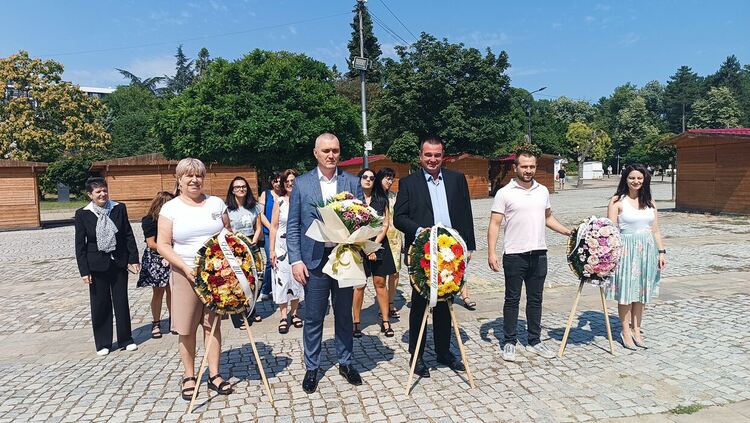 Областният управител на Кърджали почете паметта на Апостола