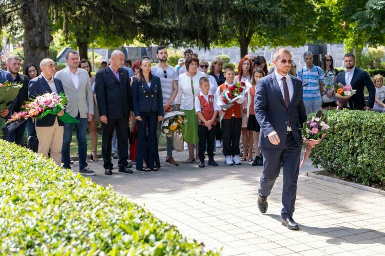 С тържествена общоградска церемония Перник отбеляза 188 години от рождението на Васил Левски