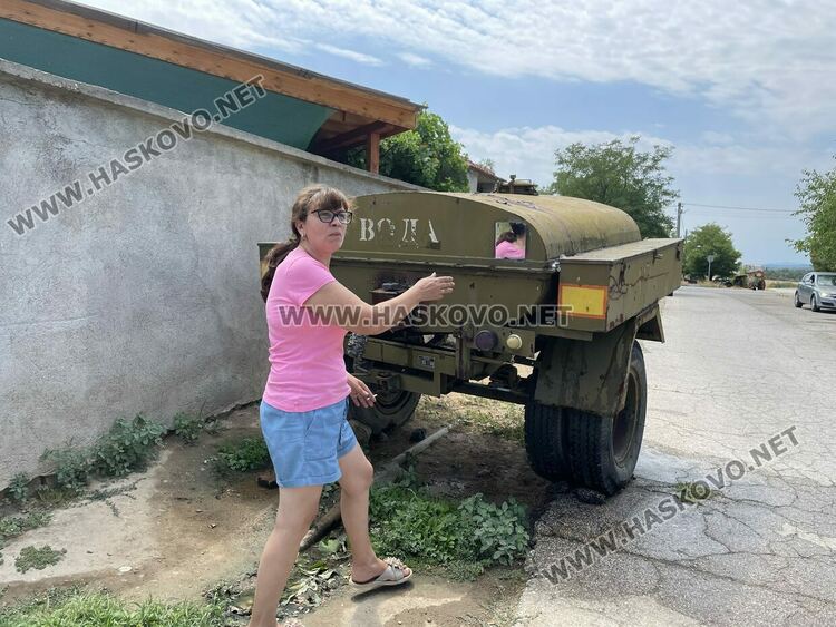 Жители на Александрово излязоха на пореден протест заради безводие, в готовност са за блокади