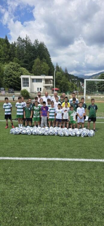 Лудогорец дари футболни топки за над 3 000 лв. на школата на „Родопа“ – Смолян 