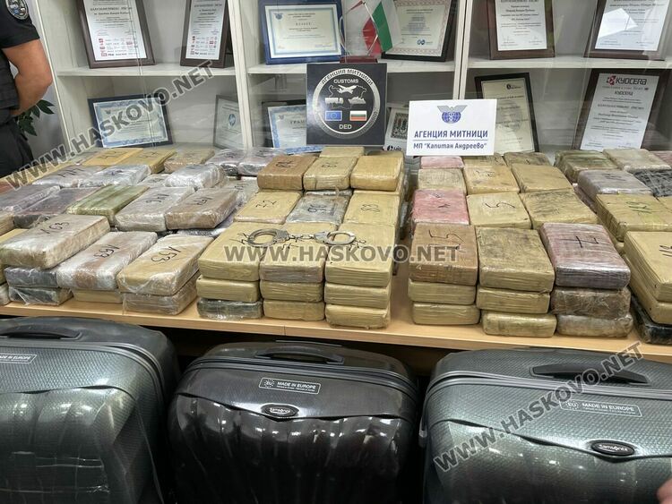 Българин и още двама са задържани за рекордните 206 кг кокаин в дипломатически автомобил