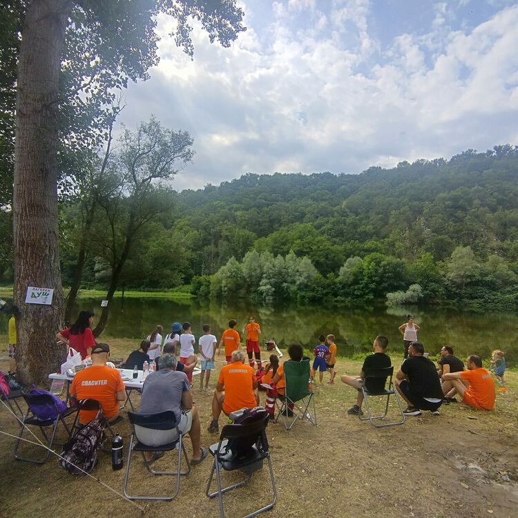 Деца и родители се включиха в летен лагер за справяне с пожари, бедствия и инциденти