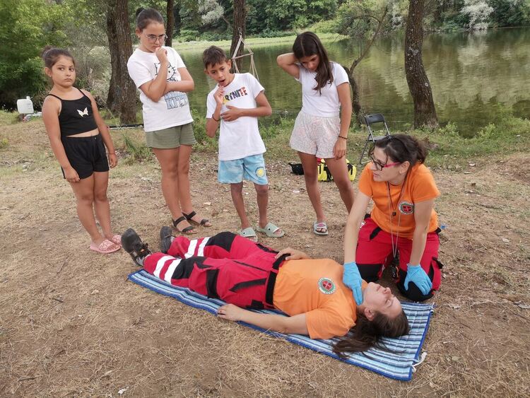 Деца и родители се включиха в летен лагер за справяне с пожари, бедствия и инциденти