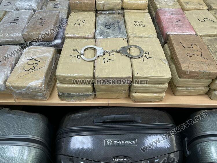 Българин и още двама са задържани за рекордните 206 кг кокаин в дипломатически автомобил