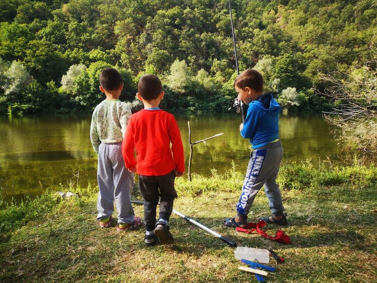 Деца и родители се включиха в летен лагер за справяне с пожари, бедствия и инциденти