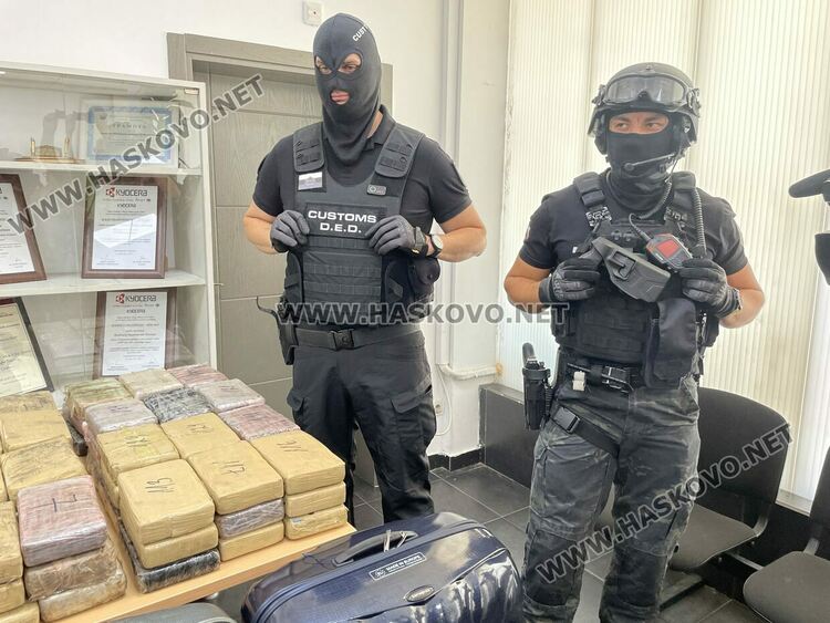 Българин и още двама са задържани за рекордните 206 кг кокаин в дипломатически автомобил