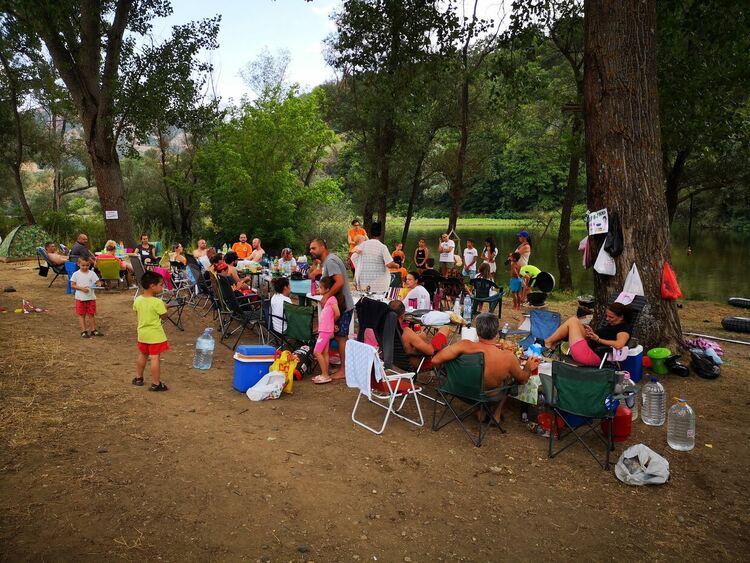 Деца и родители се включиха в летен лагер за справяне с пожари, бедствия и инциденти