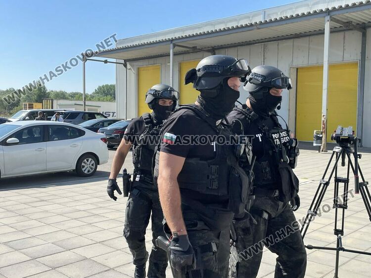 Българин и още двама са задържани за рекордните 206 кг кокаин в дипломатически автомобил