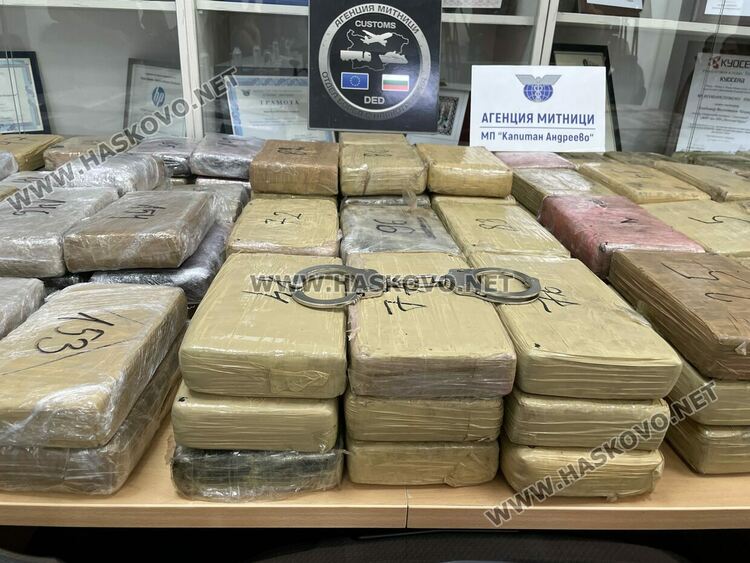 Българин и още двама са задържани за рекордните 206 кг кокаин в дипломатически автомобил