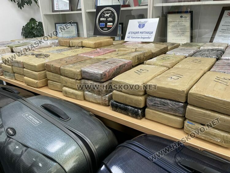 Българин и още двама са задържани за рекордните 206 кг кокаин в дипломатически автомобил