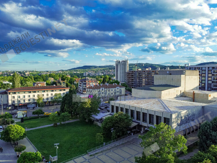 Освободиха от длъжност директорът на театъра в Кърджали Гълъб Бочуков