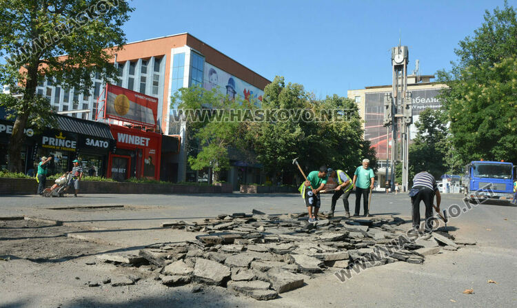 Затвориха паркинга до „Аида“ за частичен ремонт