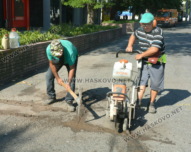Затвориха паркинга до „Аида“ за частичен ремонт