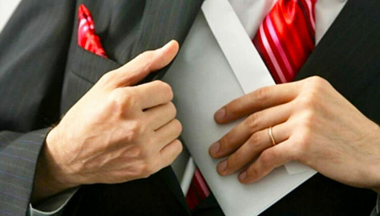  Кой се бори с корупцията? Българите знаят – никой!