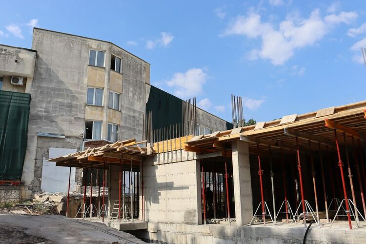 Приключи още един етап от строителството на новия дом за възрастни хора в Хасково