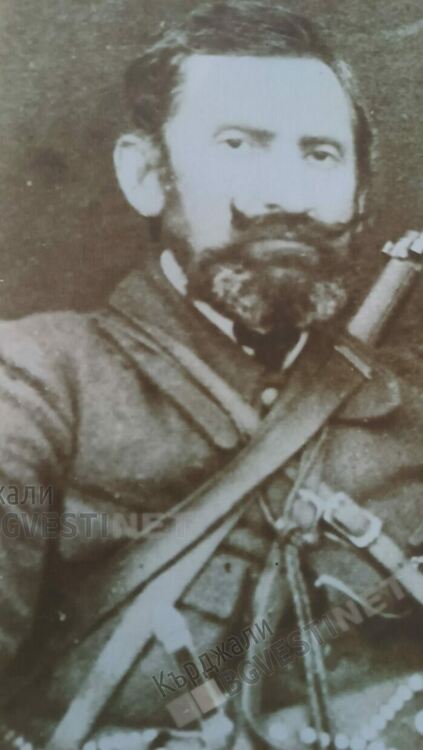 Християни и мюсюлмани пеят и танцуват заедно в самодейните състави  на тракийско дружество „Димитър Маджаров”, дават пример за толерантност