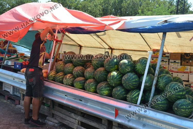 Затвориха много незаконни сергии край пътя от Хасково към Кърджали