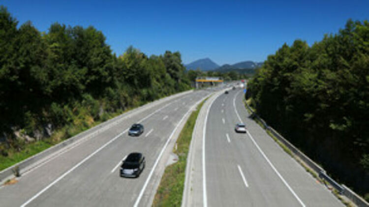 Жега спира камионите: Ограничения в 8 области заради горещините