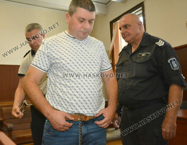 Задържаните с 206 кг кокаин в кола с дипломат имали още пет пътувания с превоз на куфари