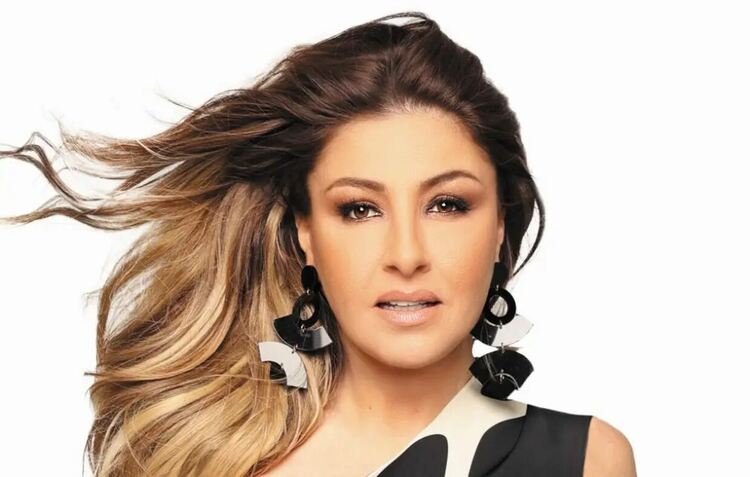 Елена Папаризу със среднощен концерт в Бургас