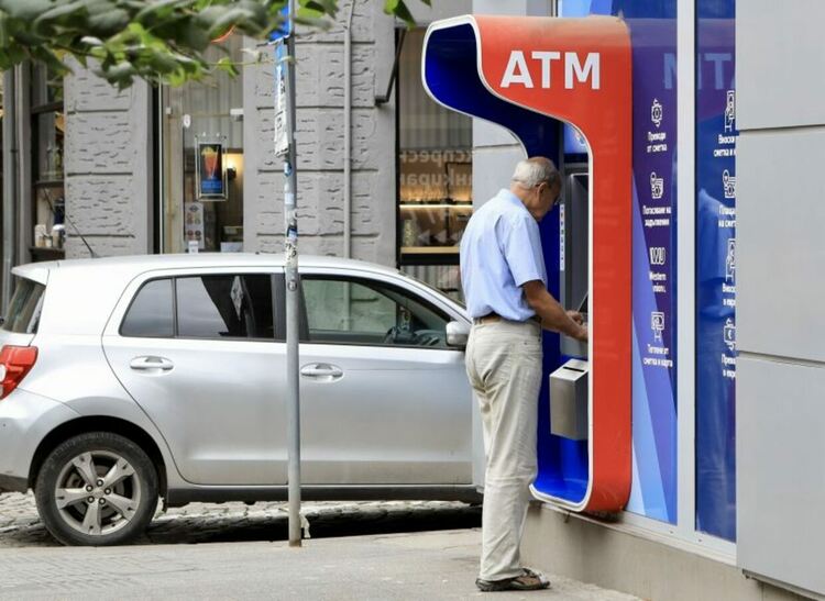 Няма да се таксува и справката за баланс по сметка.