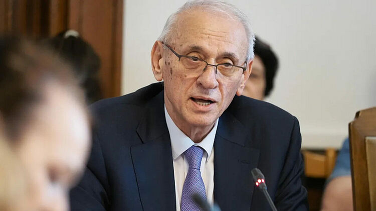 доц. Силви Кирилов