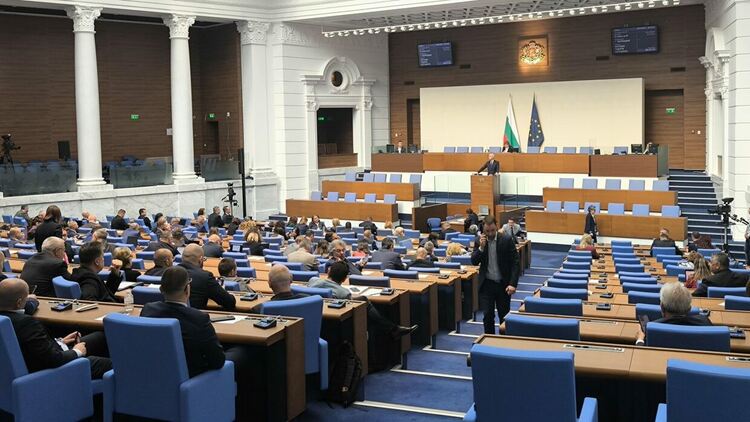 Окончателно гласувано: Над 8 млрд. лв. тръгват към общините, близо 3,9 млрд. от тях - за тази година