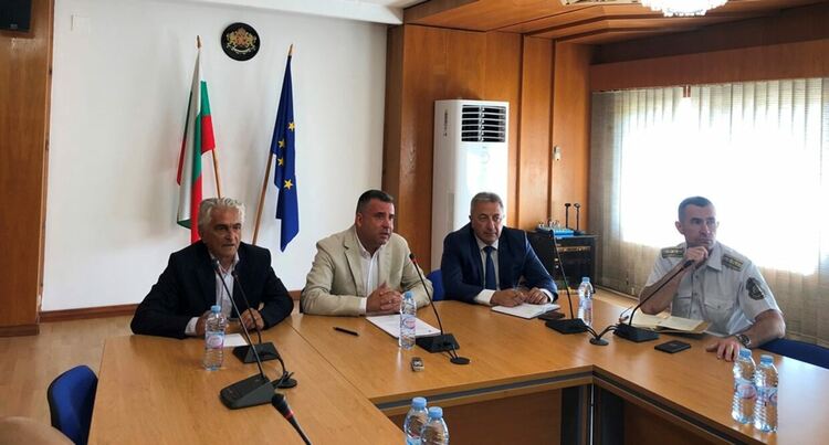 Засилени мерки срещу горските пожари: Областният управител Захари Сираков свика спешна среща с институциите