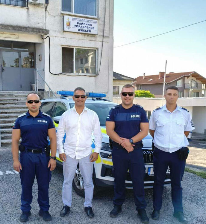 Туристи изказват признателност на полицаи от РУ-Джебел за проявени професионализъм и хуманност в трудна ситуация