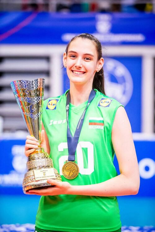 Смолянската волейболистка Елисавета Сариева с почетно отличие след световната титла