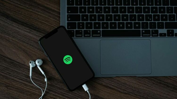 Изкуствен интелект качва песни в профили на починали музиканти в Spotify