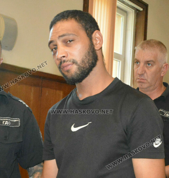 Познайник на полицията, пребил и ограбил пекар, остава в ареста