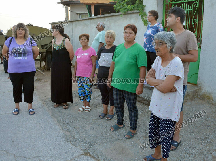 Кичка Минкова (вдясно)