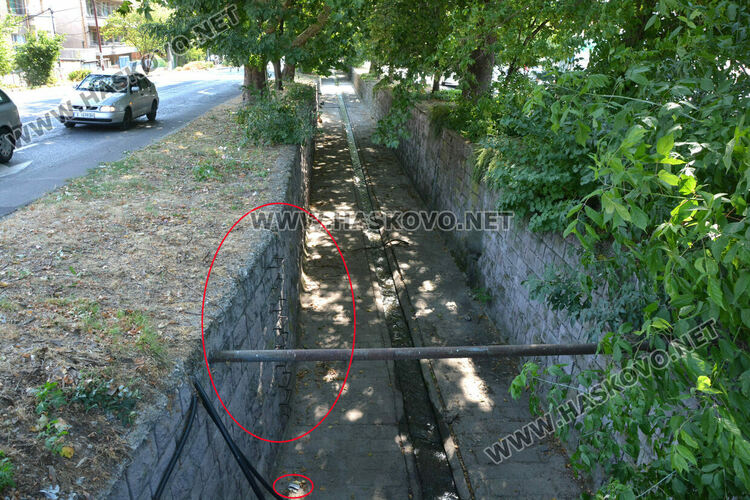 Жена е със счупени крак и ръка след падане в коритото на река в Хасково