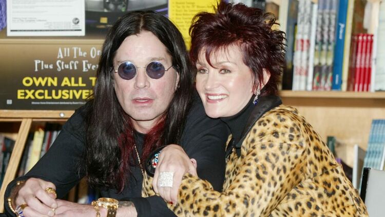 Парамедици с въздушна линейка са били повикани в дома на Ози Озбърн