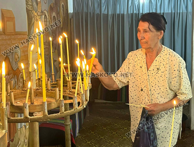 Водосвет и курбан за Света Анна в едноименния параклис край Тракиец