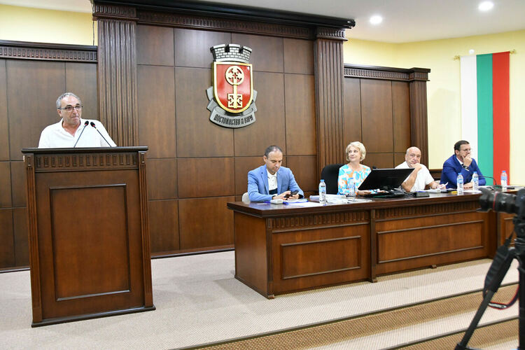 Такситата в Хасково ще ни таксуват за километър максимум за 1,60 лв през деня и 1,90 лв през нощта 