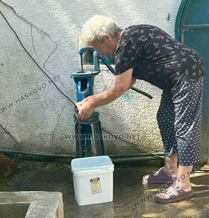 Водосвет и курбан за Света Анна в едноименния параклис край Тракиец